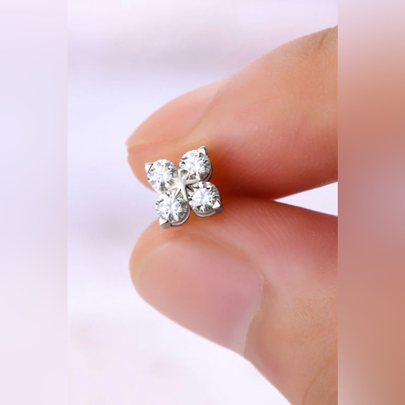 0.8 CT tw Moissanite Clover Flower Leaf Earrings